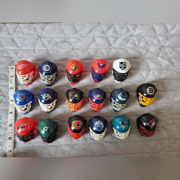 Mini Hockey Helmet collection 17pcs - Picture 6 of 7